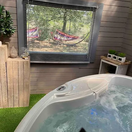 Jacuzzi En Amoureux A 30 Min De Bordeaux Chalet
